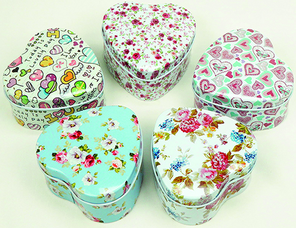 Metal heart box with flower design 7x6.7x3.5cm, assorted,