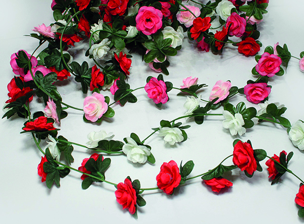 Rose garland with 45 rose heads, 240cm, lovingly