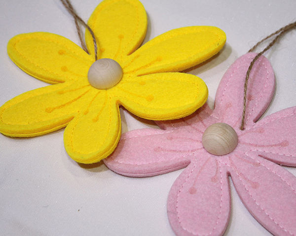 XL felt flower with wooden appliqué, 13.5cm, elaborately