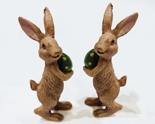 Hase mit Ei 9x4,3cm - aus feinstem Kunstharz