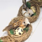 Bird w. feathers and egg in rattan nest 9x9x6cm